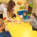 Zajęcia plastykoterapii połączone z zajęciami kulinarnymi. Dzieci wykonywały świąteczne pierniczki????‍????????‍???? Było pysznie i pachnąco????