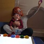 Polisensoryka. Panel świetlny ???? Dzieciaczki dzięki nowemu wyposażeniu Sali Doświadczania Świata doznają nowych bodźców.