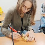 Laboratoria Przyszłości – Pirograf – praca z wypalarką do drewna