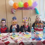 Julia G. z klasy II B świętowała 10-te urodziny. 😊🎂💐🍬