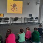 Wizyta w bibliotece – oglądanie i czytanie bajki ,,Koziołek Matołek ” klas I-III
