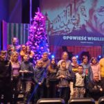 „Opowieść wigilijna” – wspaniały spektakl na podstawie opowiadania Charlesa Dickensa. Klasy IV – VII 🎅🎄❄